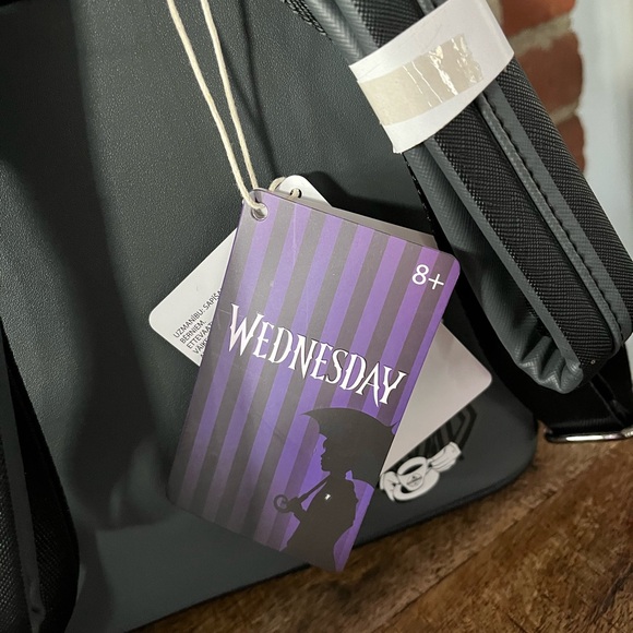 Lounge fly backpack, Wednesday, Addams, new with tags just a great fun backpack - Picture 3 of 8